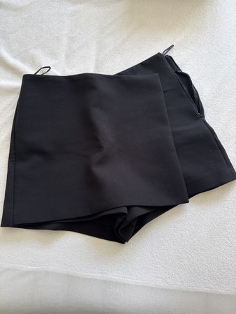 Stylish Black Shorts - Perfect for Summer!