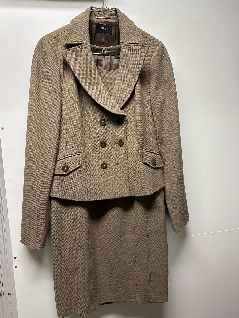 Esprit Kleider: ESPRIT Kleid taupe mit passendem Blazer Gr. 36 – Gebraucht aus Rothenburg von wer_g9fd