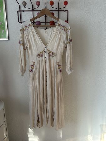 Free People Midi-Kleid Gr. S – Blumenstickerei, Boho, creme