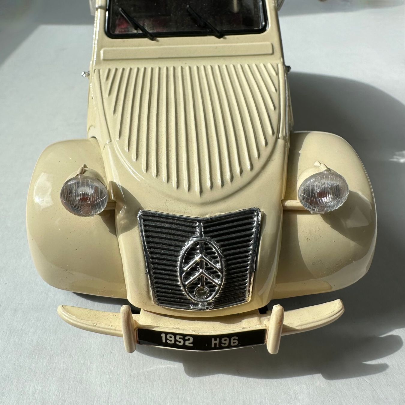 Citroën Modellini d'auto: Citröen 2CV Modell, Döschwo  1:18 – Usato da Adligenswil venduto da e17s15 6