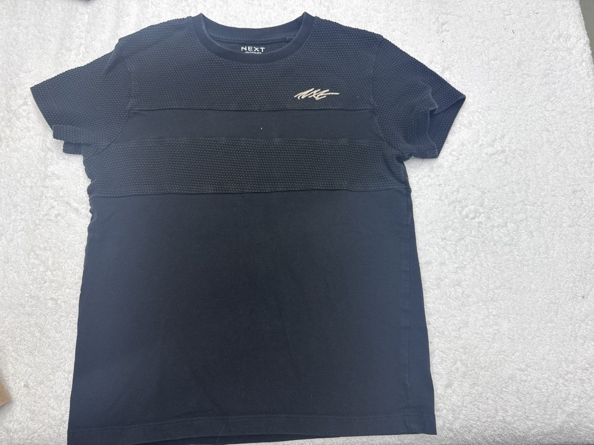 Lotti & Set di vestiti: 2T-shirts Next garçon, taille 8 ans! – Usato da Chenens venduto da anasantos90 1