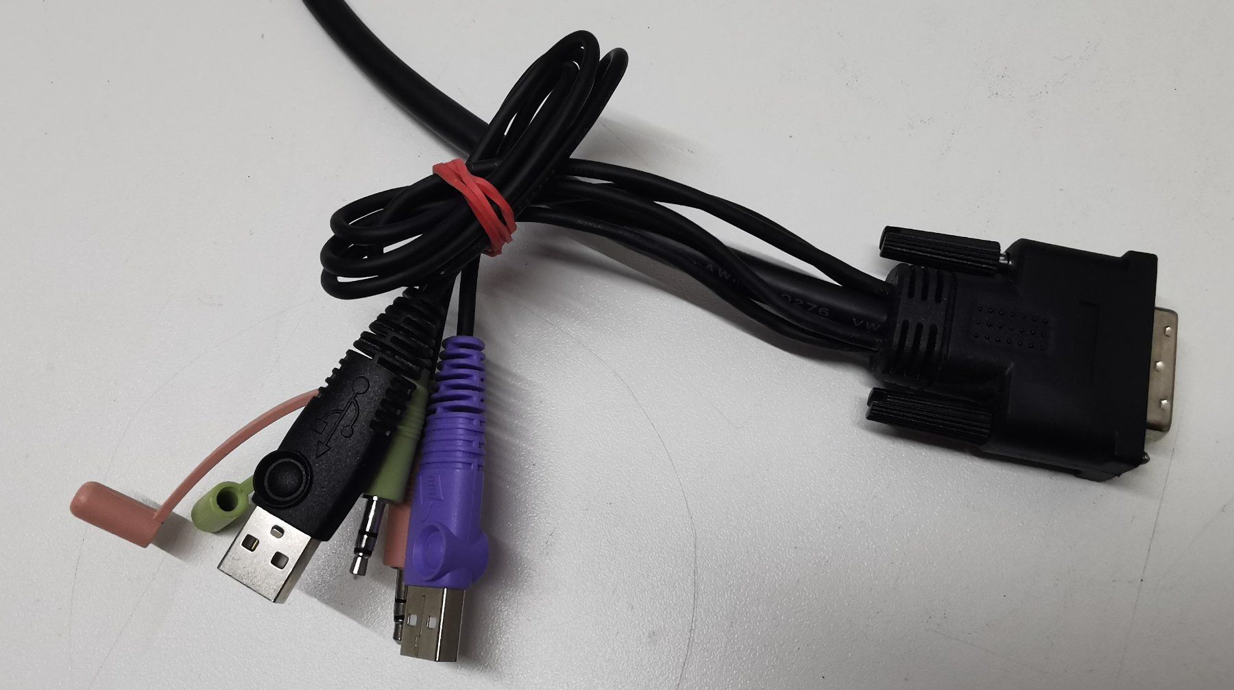 Unità & Adattatore: ATEN KVM Switch DVI Mouse Sound – Usato da Oberwangen b. Bern venduto da Vittorio0 3
