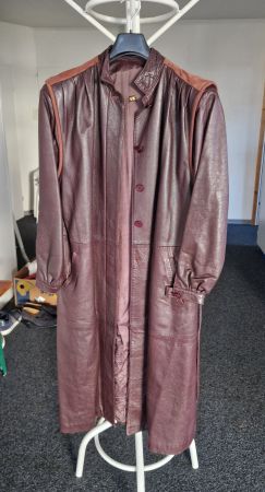 roter Ledermantel Grösse 34