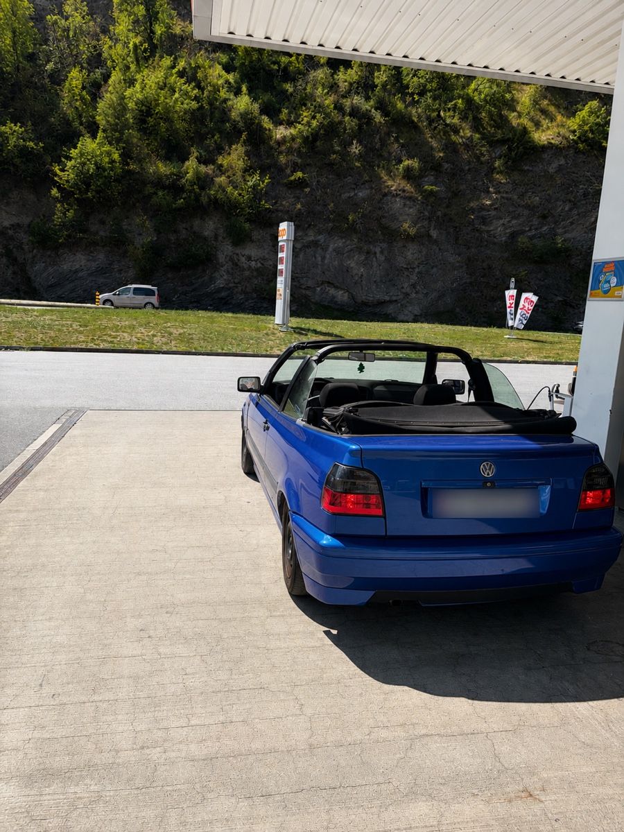 VW Autos: VW Golf 3 Cabrio Pink Floyd 2000 – D'occasion à Niedergampel par gsp_528g 1
