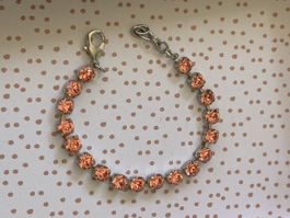 Armband mit pfirsichfarbenen Steinen guter Zustand
