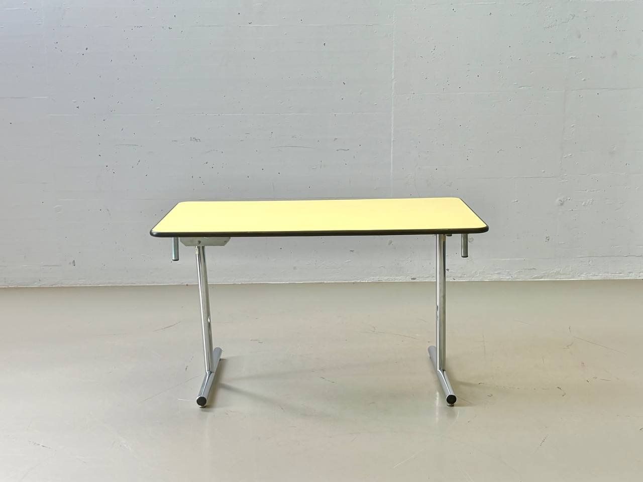 Tables: Gelbe Innovative Kelko Klapptische – D'occasion à Zürich par LeMoege 2