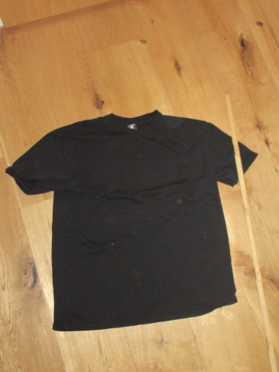 T-shirt: Schwarzes Oversized T-Shirt – Nuovo (secondo la descrizione) da Chur venduto da noe_mh8b