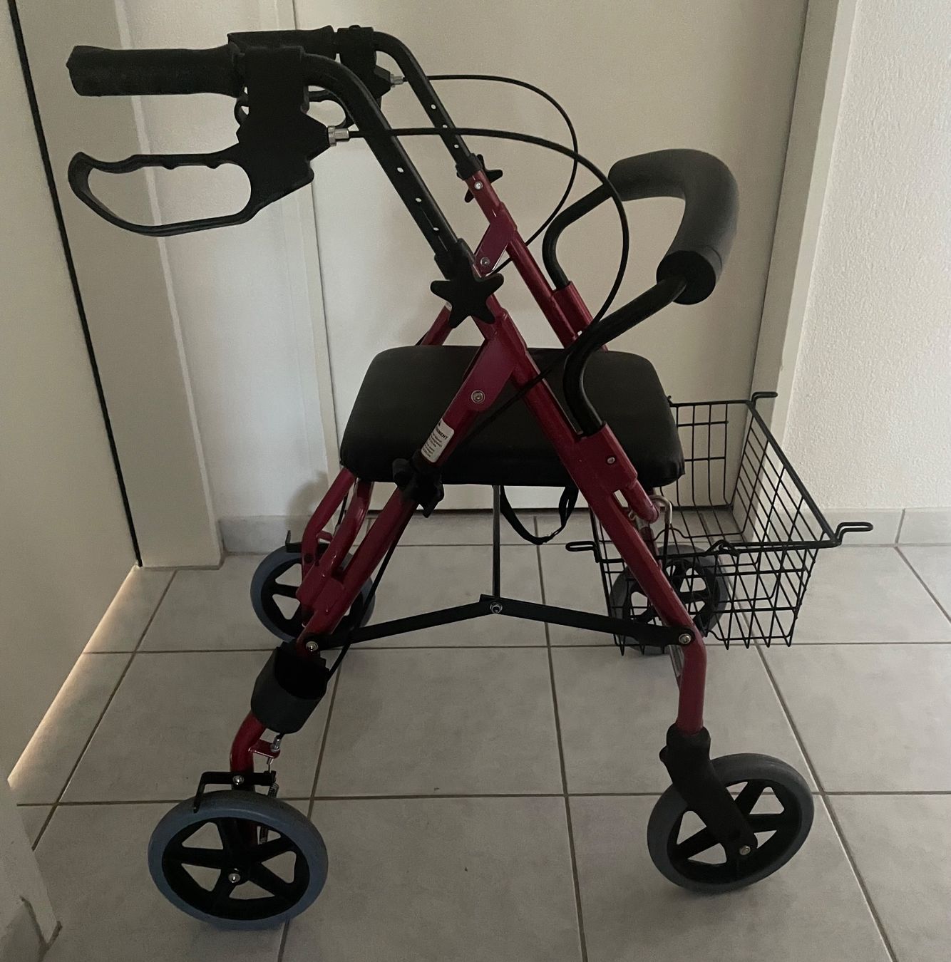 Ausili per la deambulazione: Rollator, klappbar ab 1 Franken – Usato da Stäfa venduto da nic_jq5z 1