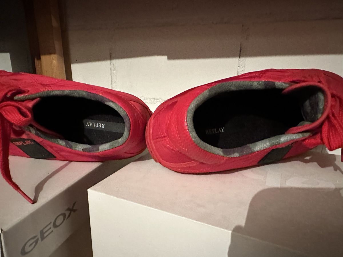 Scarpe da uomo: Rote Replay Herren Sneaker, Grösse 43 – Usato da Dällikon venduto da Sueworld 4