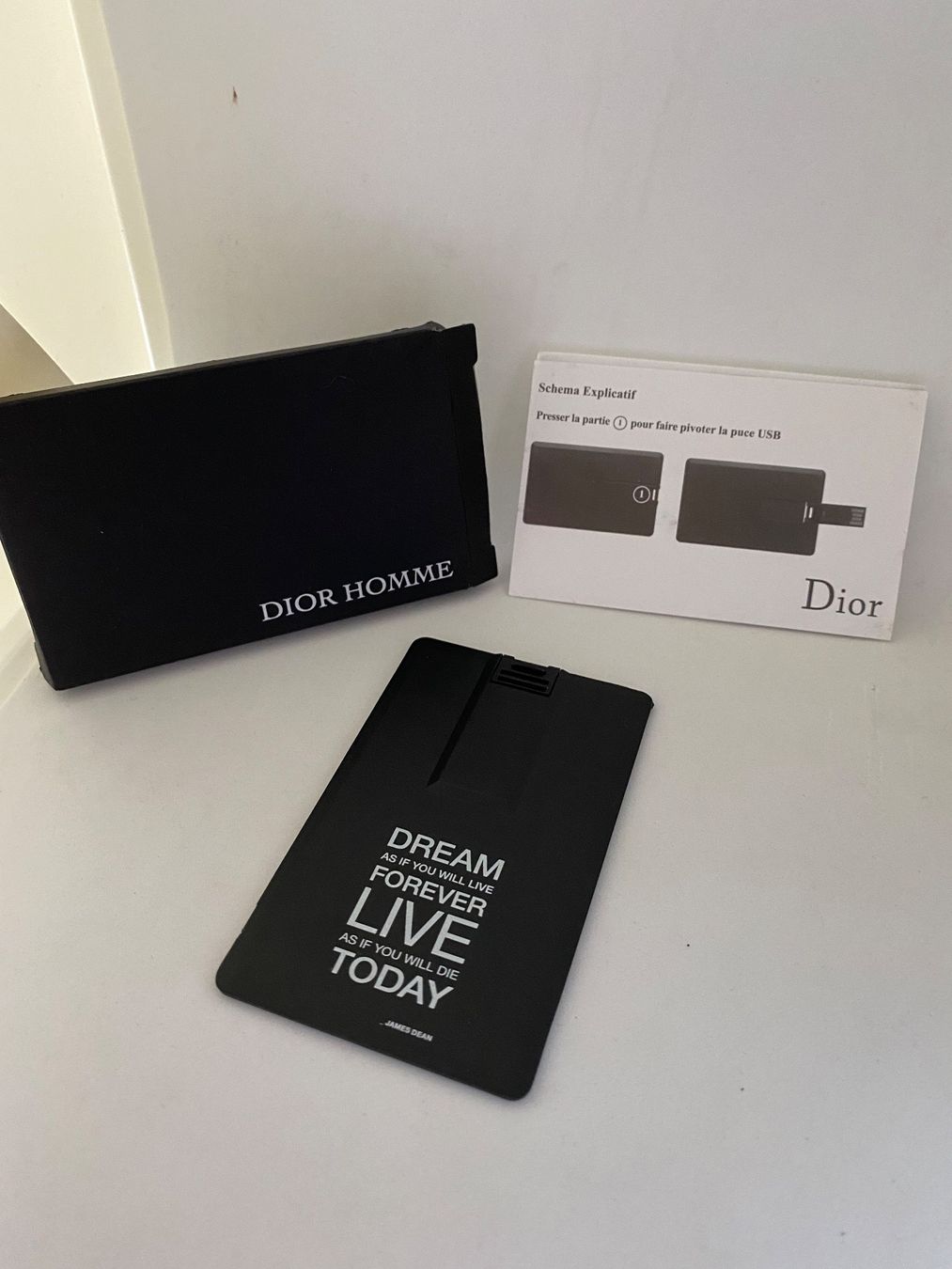 Chiavette USB: Clé USB Christian Dior – Nuovo e nell'imballaggio originale da Bouveret venduto da wes_7zll