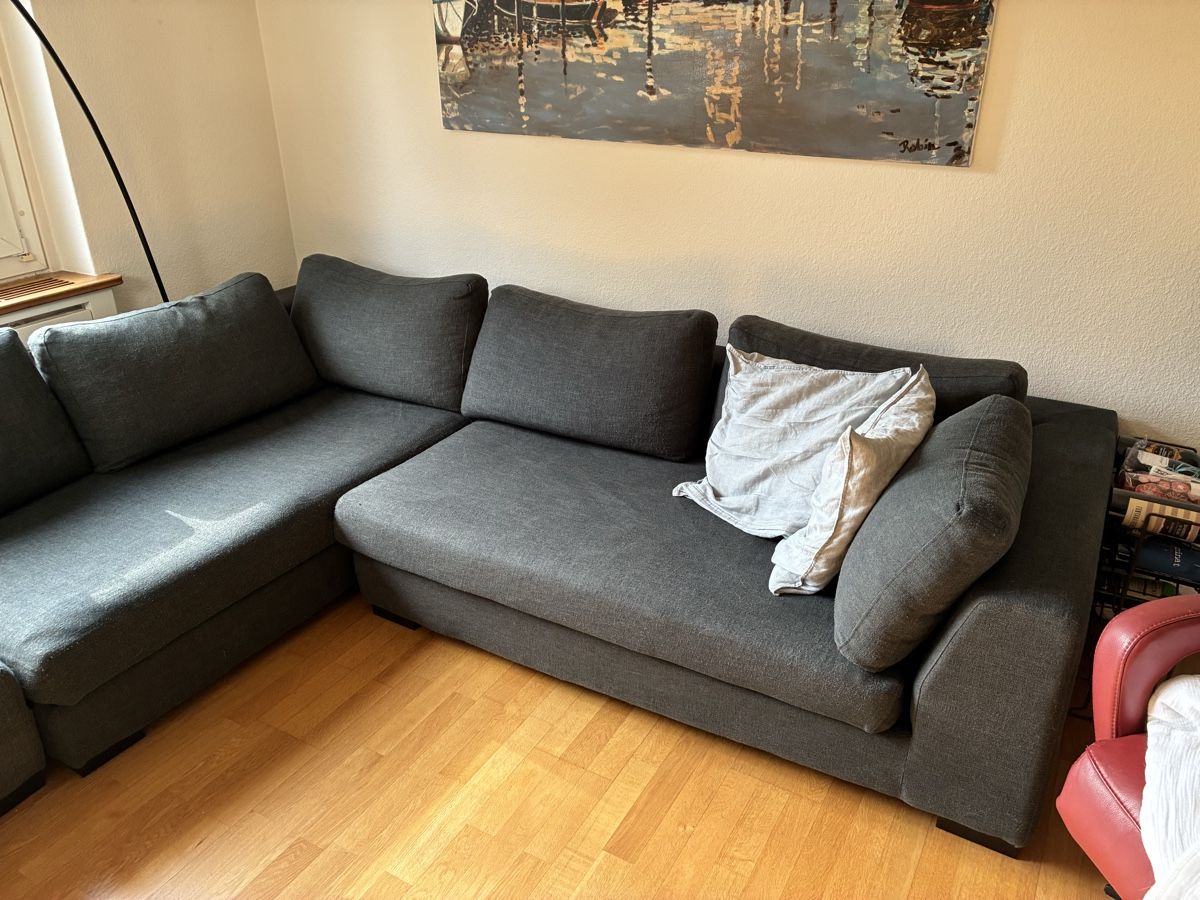 Sofas: Grosses dunkelgraues Ecksofa mit Ottomane – D'occasion à Zürich par bas_x7l7 3