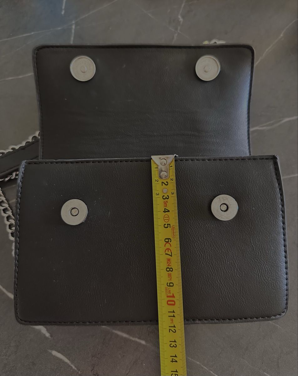 Borse da donna: Schwarze Mini Crossbody Tasche mit Kette – Nuovo (secondo la descrizione) da Zürich venduto da ElissZurich 6
