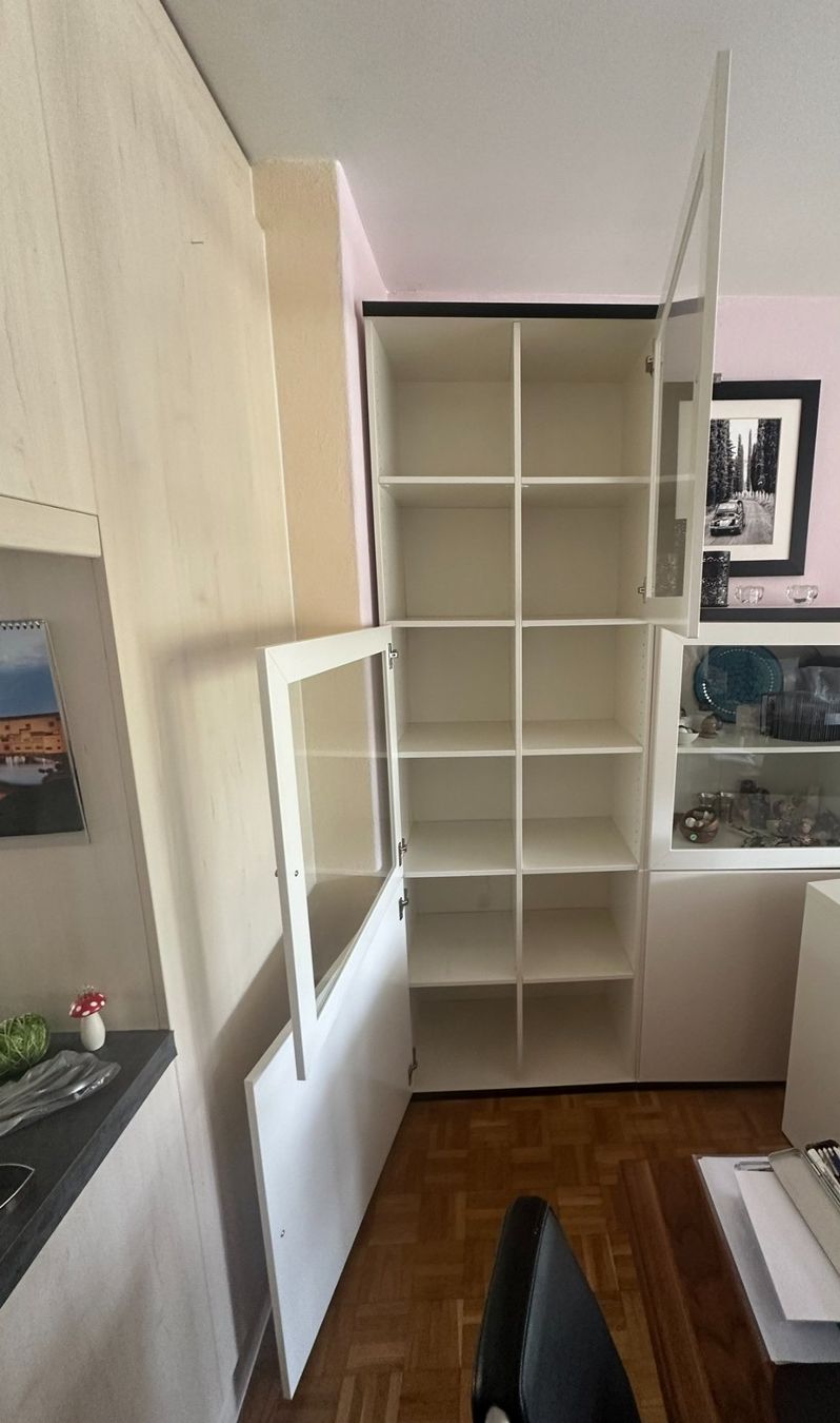 Ikea Scaffali: Wohnwand weiss mit Glastüren – Usato da Pfäffikon ZH venduto da thf_rqs2 2