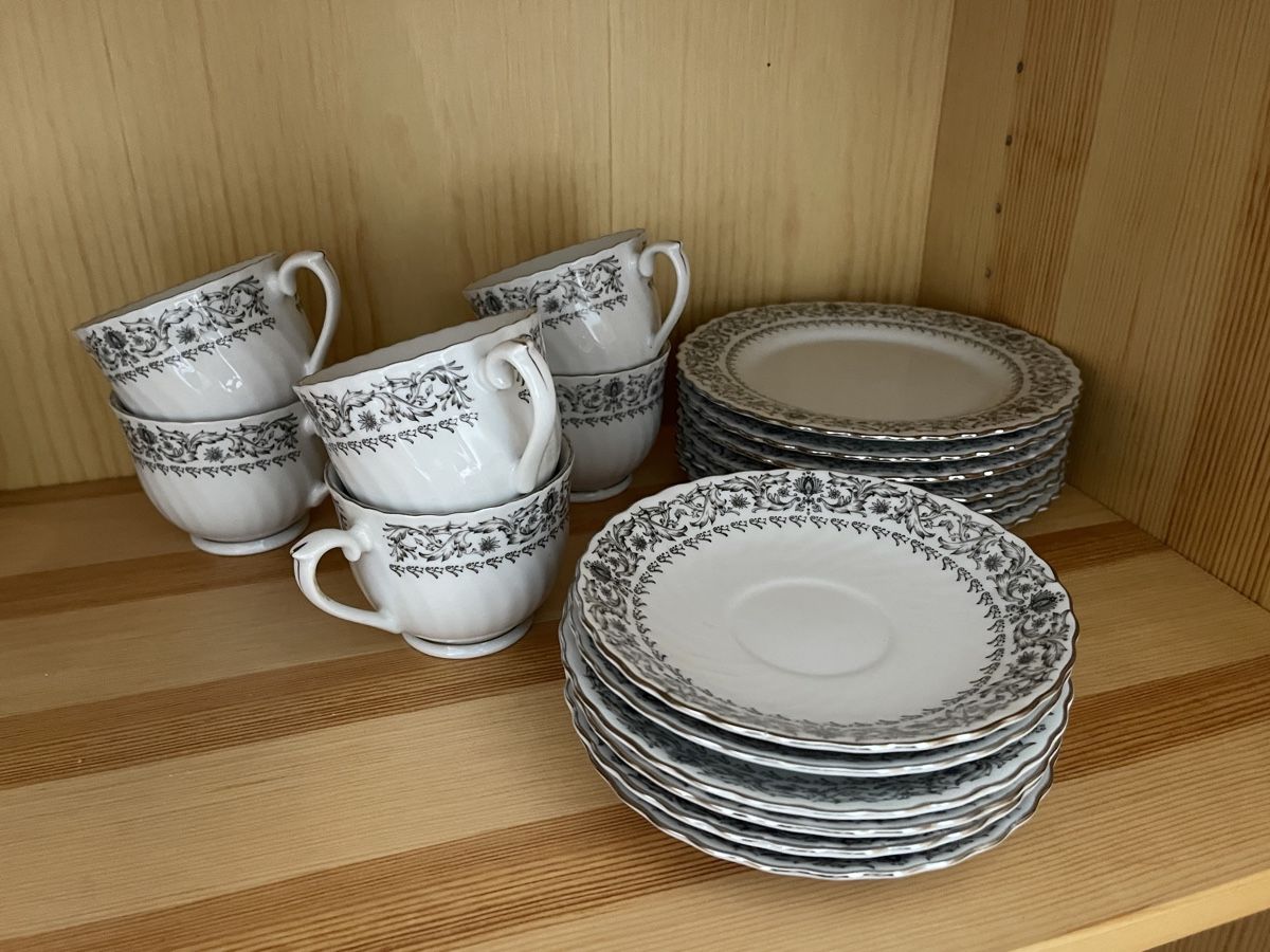 Set di piatti: Geschirrset – Usato da Arlesheim venduto da ren_5d2b 1