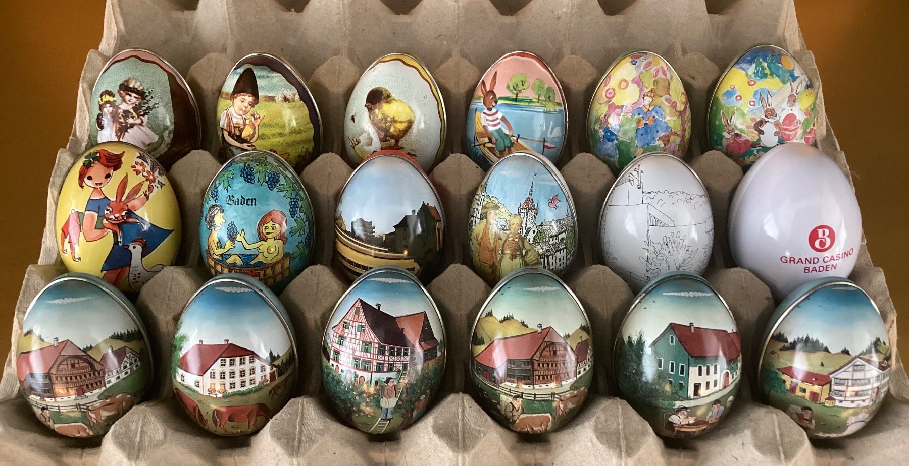 Toutes les décorations: 18 Blech - Ostereier / Baden / Läckerli Huus – D'occasion à Beinwil am See par kae_gh7c