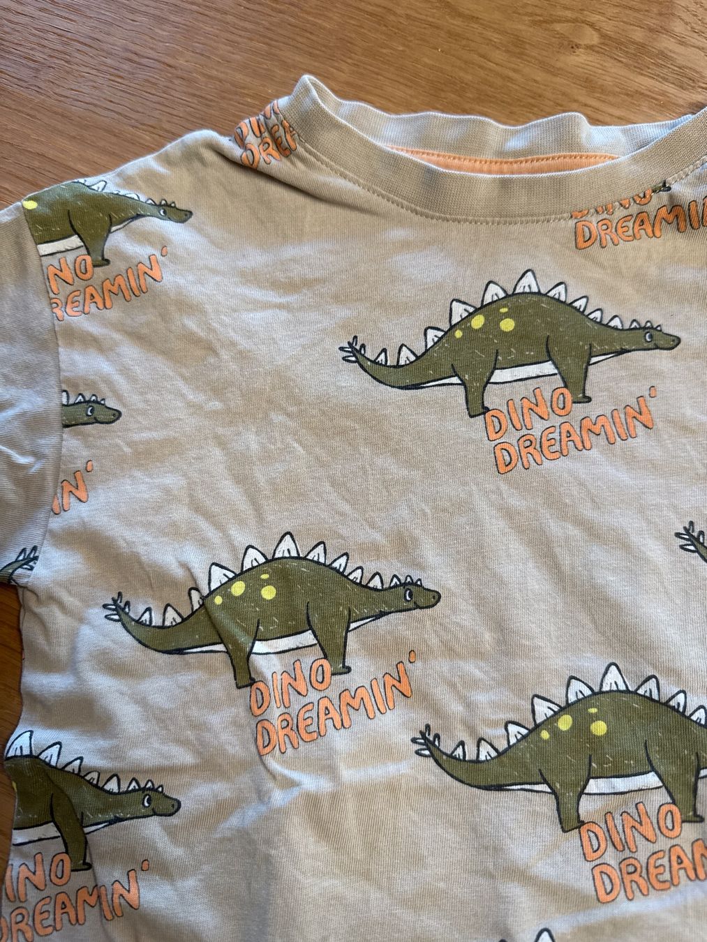 H&M Pigiama & Simili: Dino Pyjama Gr. 98/104 von H&M – Usato da Auenstein venduto da moin. 2
