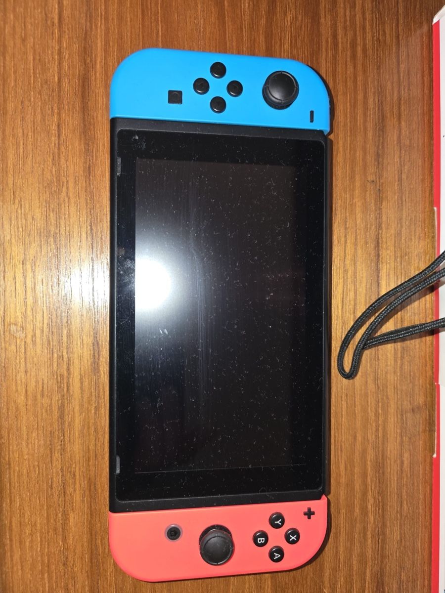 Nintendo Console: Console Nintendo Switch avec jeux et accessoires inclus – Usato da Aegerten venduto da ele_l9js 4