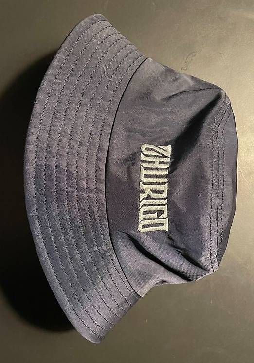 Copricapi, berretti & cappellini: ZHURIGO Bucket Hat Navy Blue – Usato da Zürich venduto da EllaLacroix