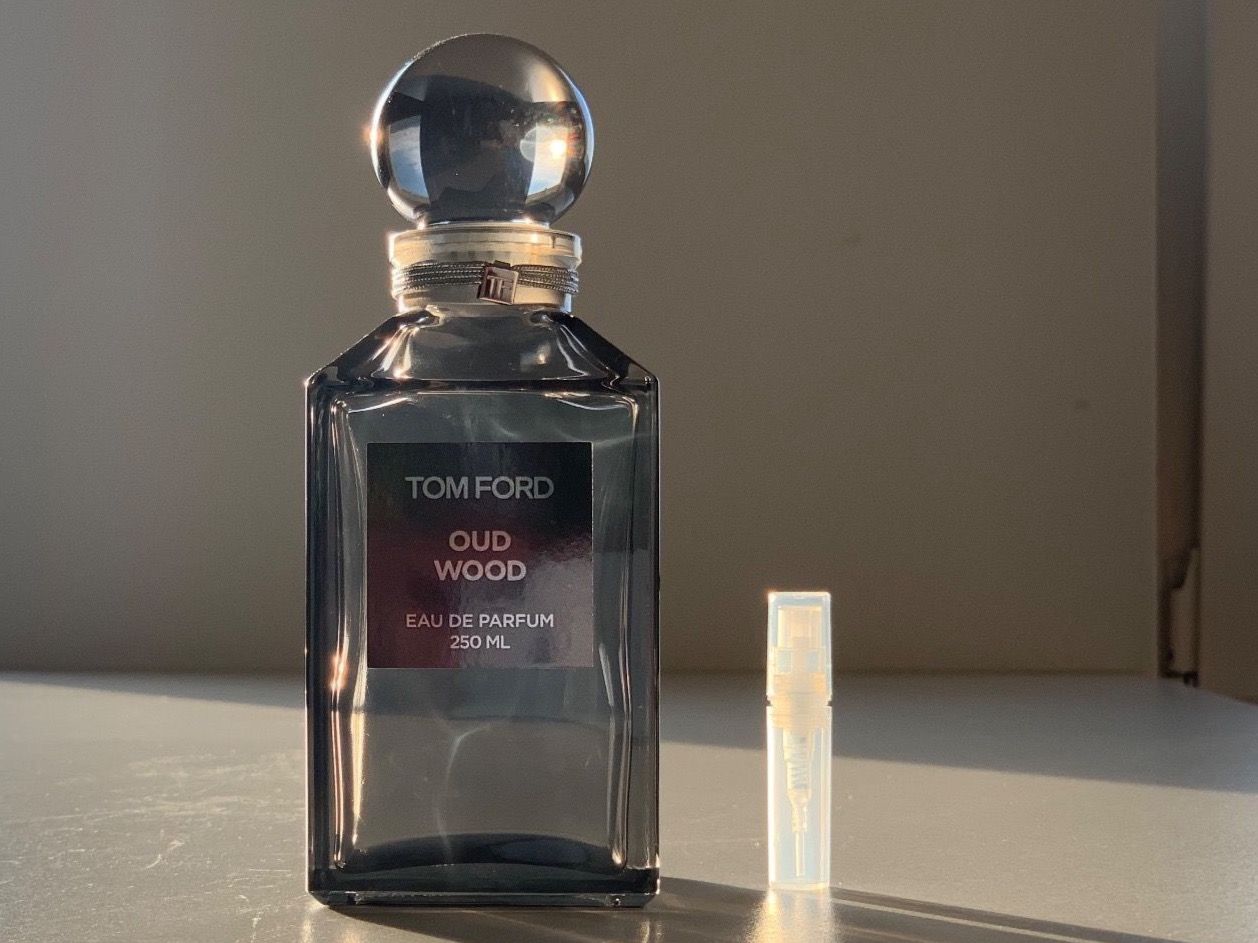 Tom Ford Profumi & Eau de Toilette: Oud Wood - Tom Ford - 2ml – Usato da Zug venduto da grivis