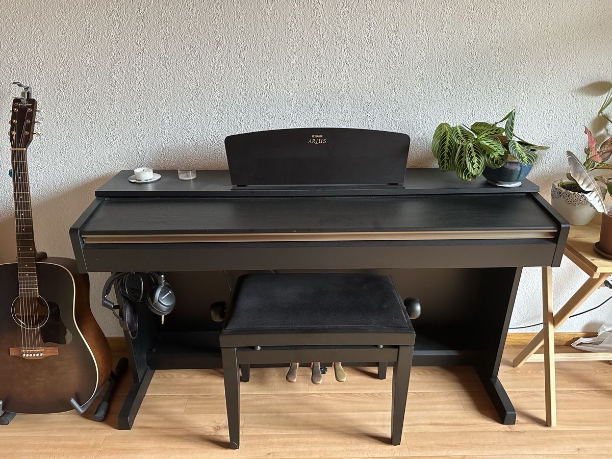 Yamaha Strumenti musicali: Yamaha Arius E-Klavier – Usato da Pragg-Jenaz venduto da eri_2vjy