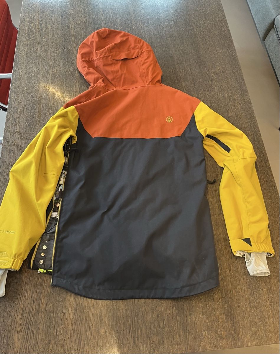 Completi: Wunderschöner, neuer Volcom Snowboardanzug 2-teilig – Nuovo (secondo la descrizione) da Solothurn venduto da Bagi1989 4