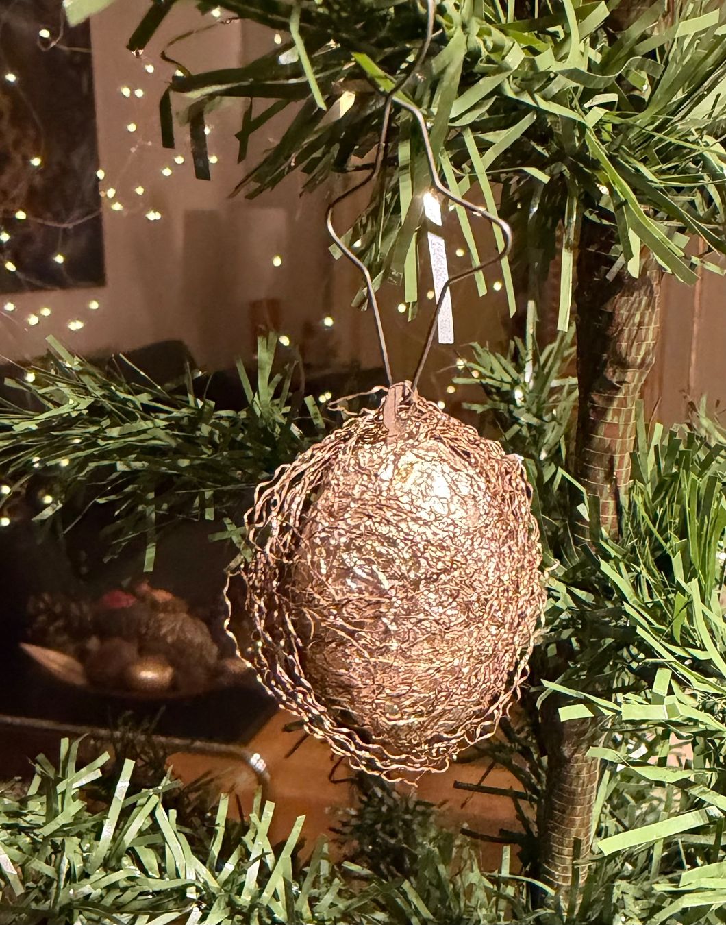 Alle Dekorationen: antiker Christbaumschmuck Nuss – Gebraucht aus Luzern von Lampion 1