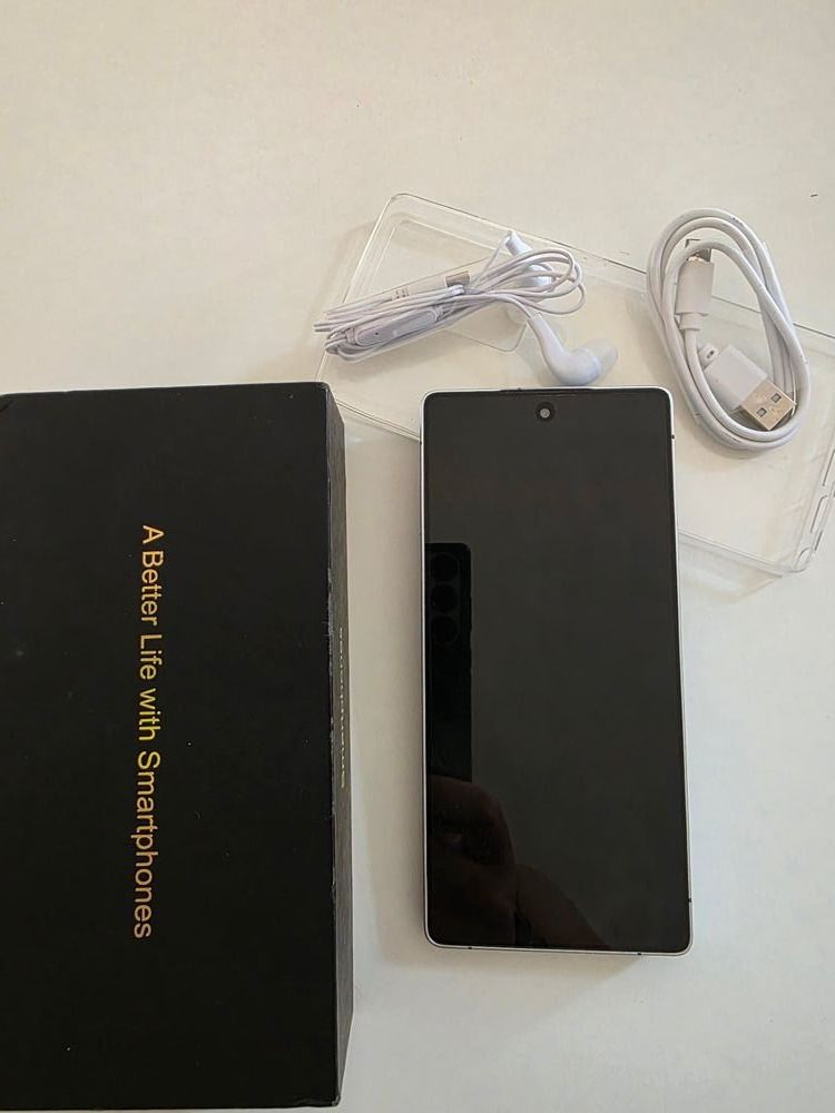Telefoni cellulari / Smartphones: Smartphone 4G Dual-SIM – Usato da Filzbach venduto da Sabenasi 4