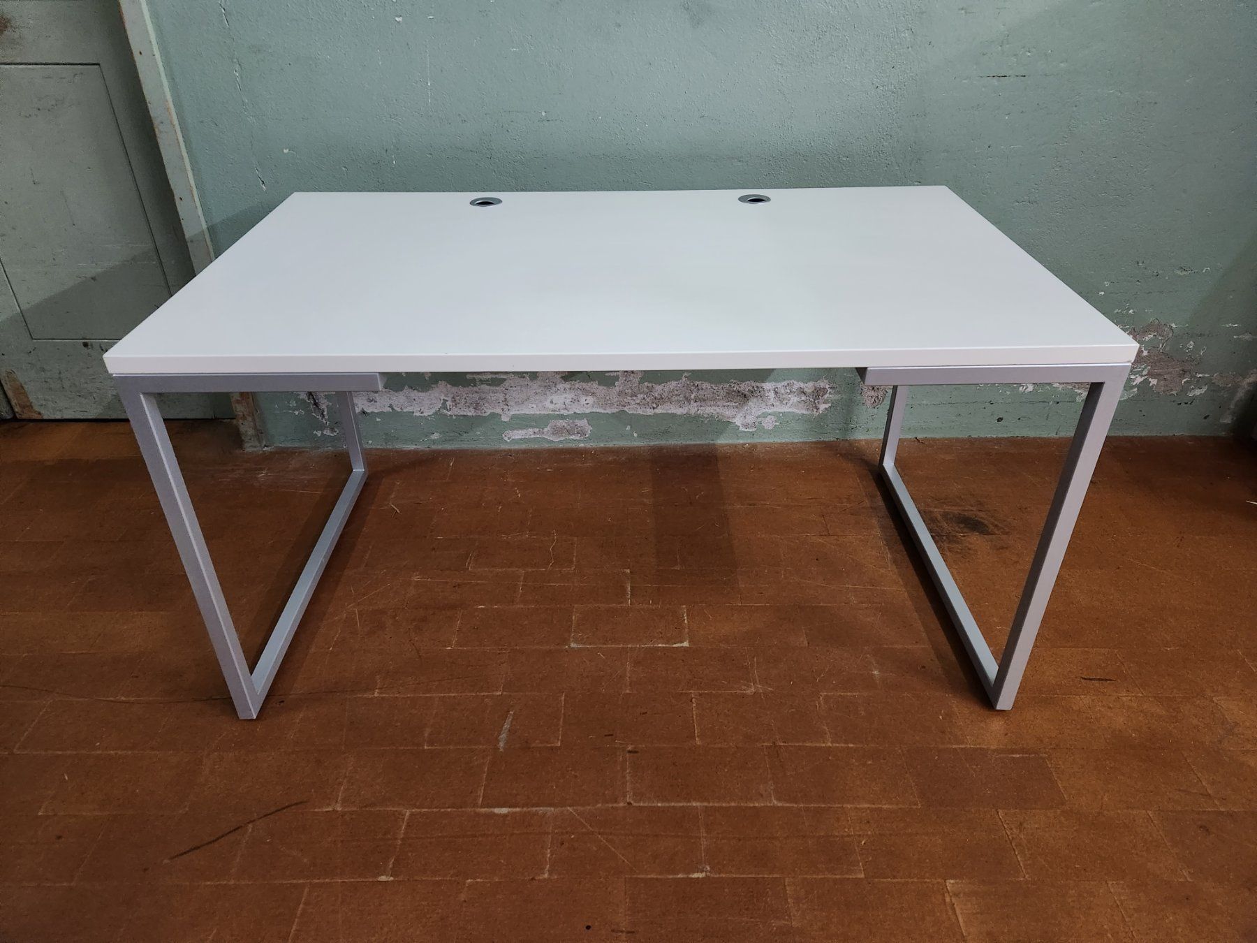 Scrivanie: Schreibtisch mit Metallgestell – Usato da Lichtensteig venduto da UsedINStore 2