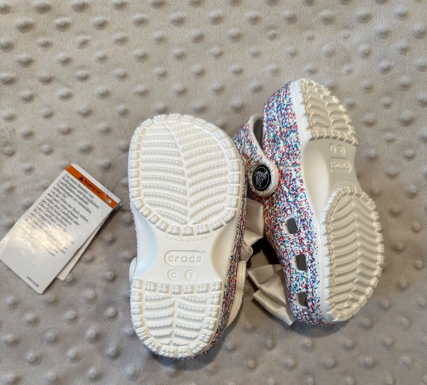 Crocs Scarpe per ragazze: Crocs Clog mit Masche&Glitzer Gr. 23-24 – Nuovo e nell'imballaggio originale da Wiesendangen venduto da MelBo 5