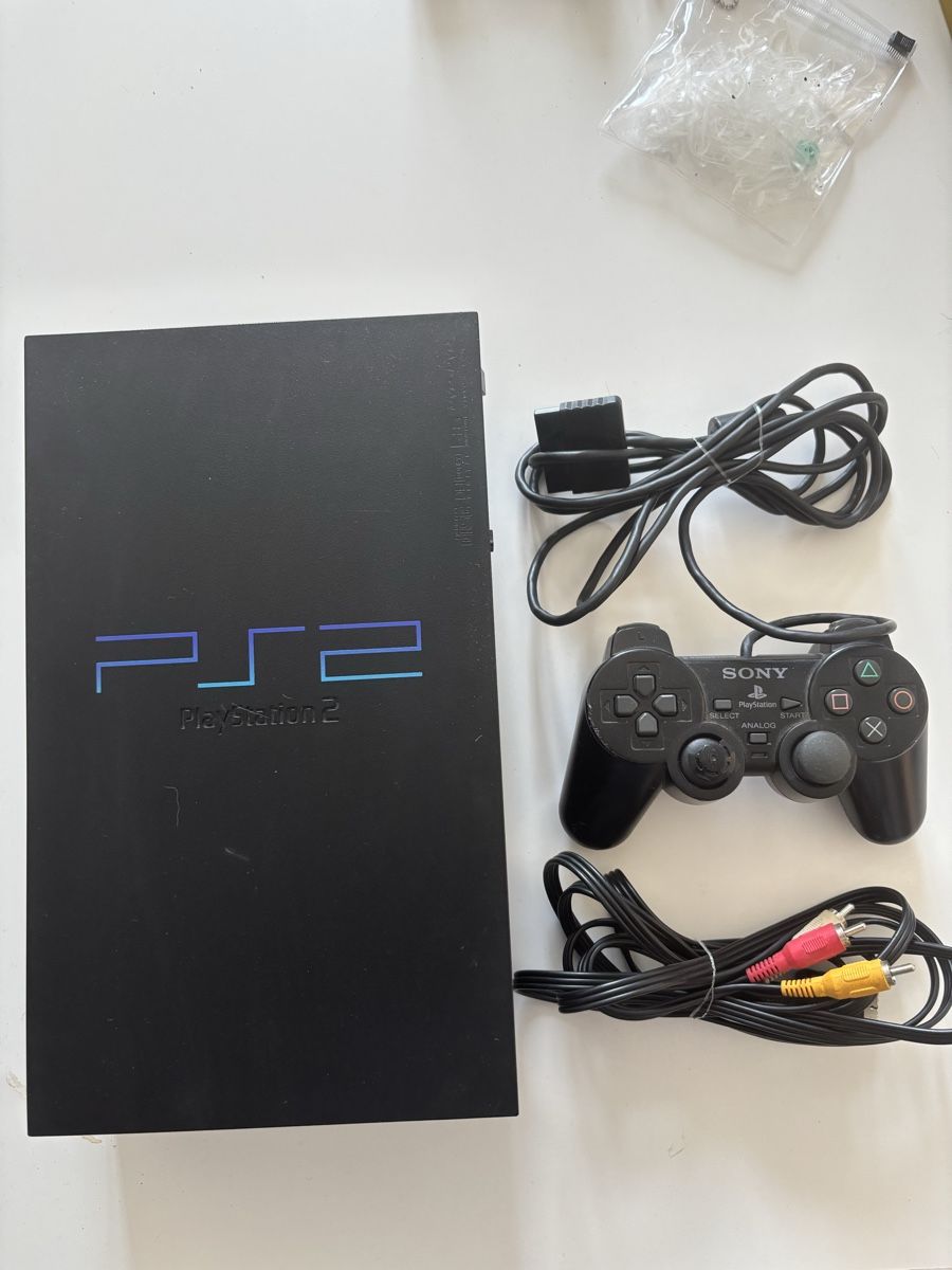 Sony Konsolen: Console Playstation 2 avec manette et câbles – Gebraucht aus La Chaux-de-Fonds von DANIELA19961996