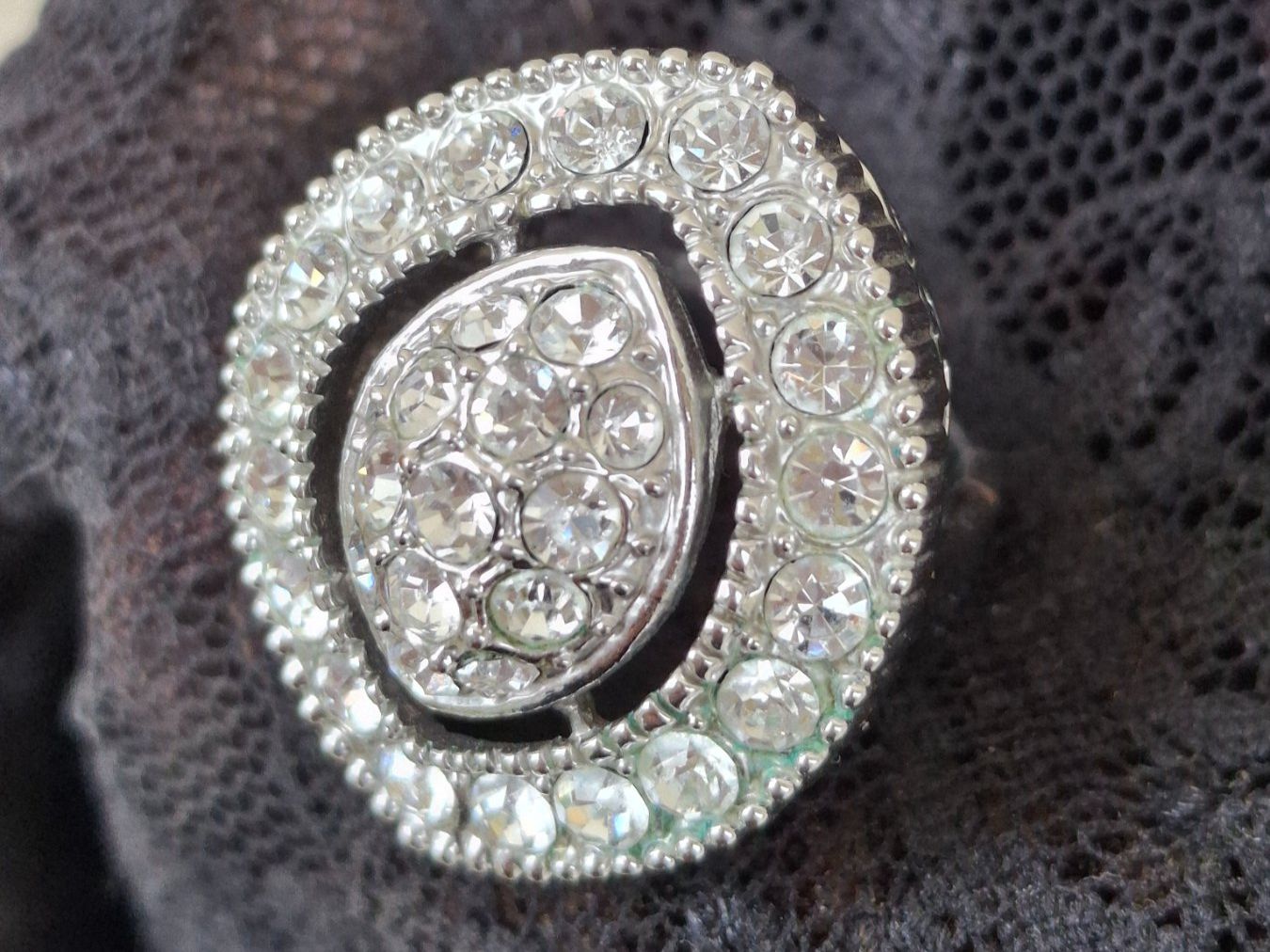 Ringe: Funkelnder Cocktail Ring Oval, Modeschmuck opulent Gr. 18 mm – Gebraucht aus Münchenbuchsee von babilibern 1