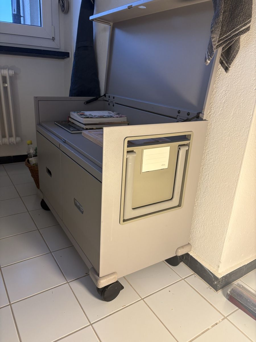 Vitra Korpus: Vitra Büroschrank auf Rollen hellgrau 77cm hoch – Gebraucht aus Luzern von siebensachen02 2