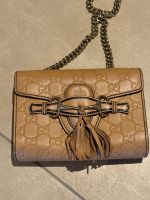 Gucci Umhängetasche aus Leder und mit Kette