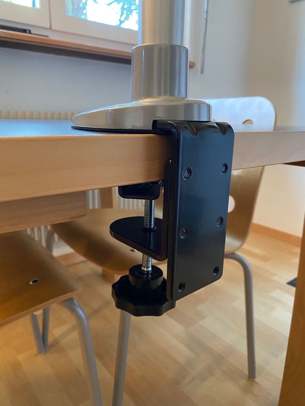 Staffa per monitor: Support de table Professional pour écran – Usato da Le Vaud venduto da No-Nick-Name 4