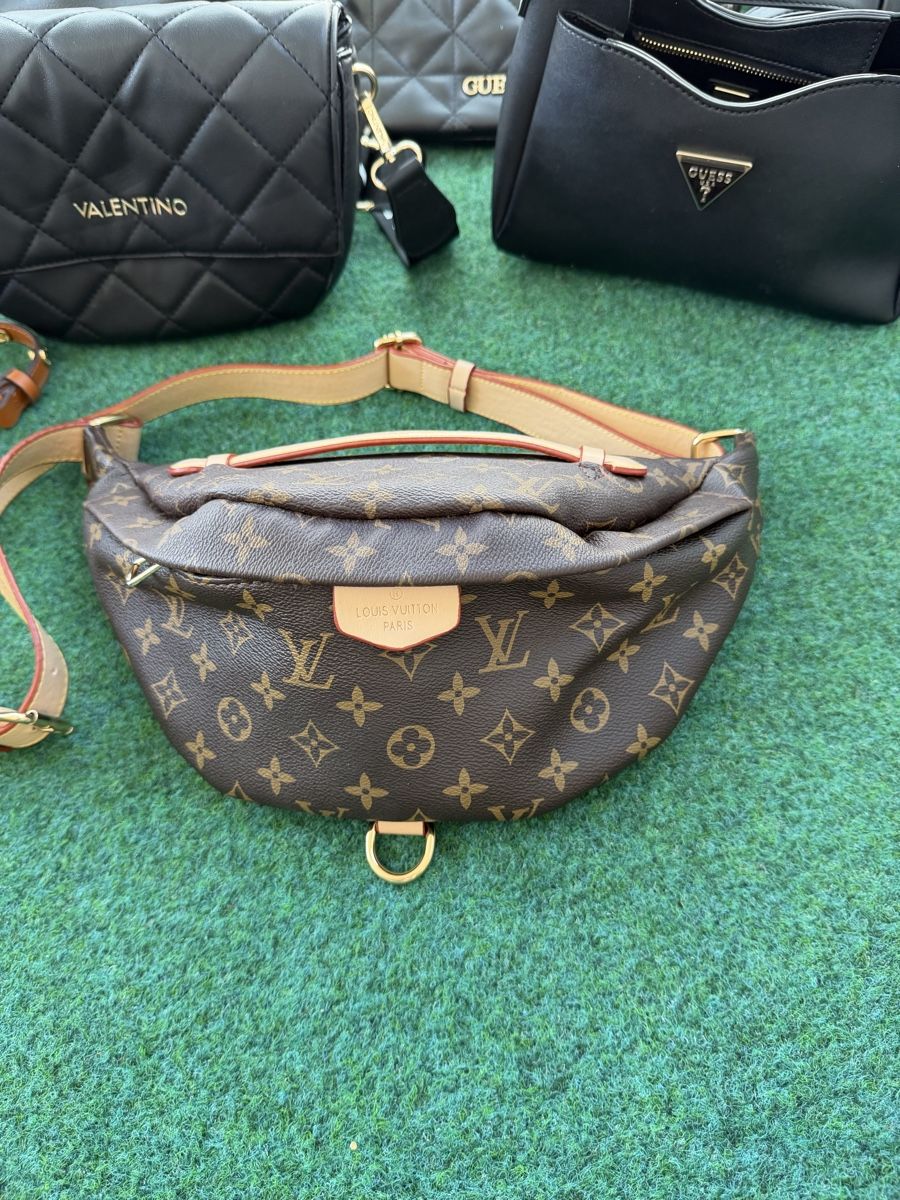 Borse da donna: 8 Handtaschen Guess Valentino und weitere – Nuovo (secondo la descrizione) da Riehen venduto da Hamohaustechnik 1