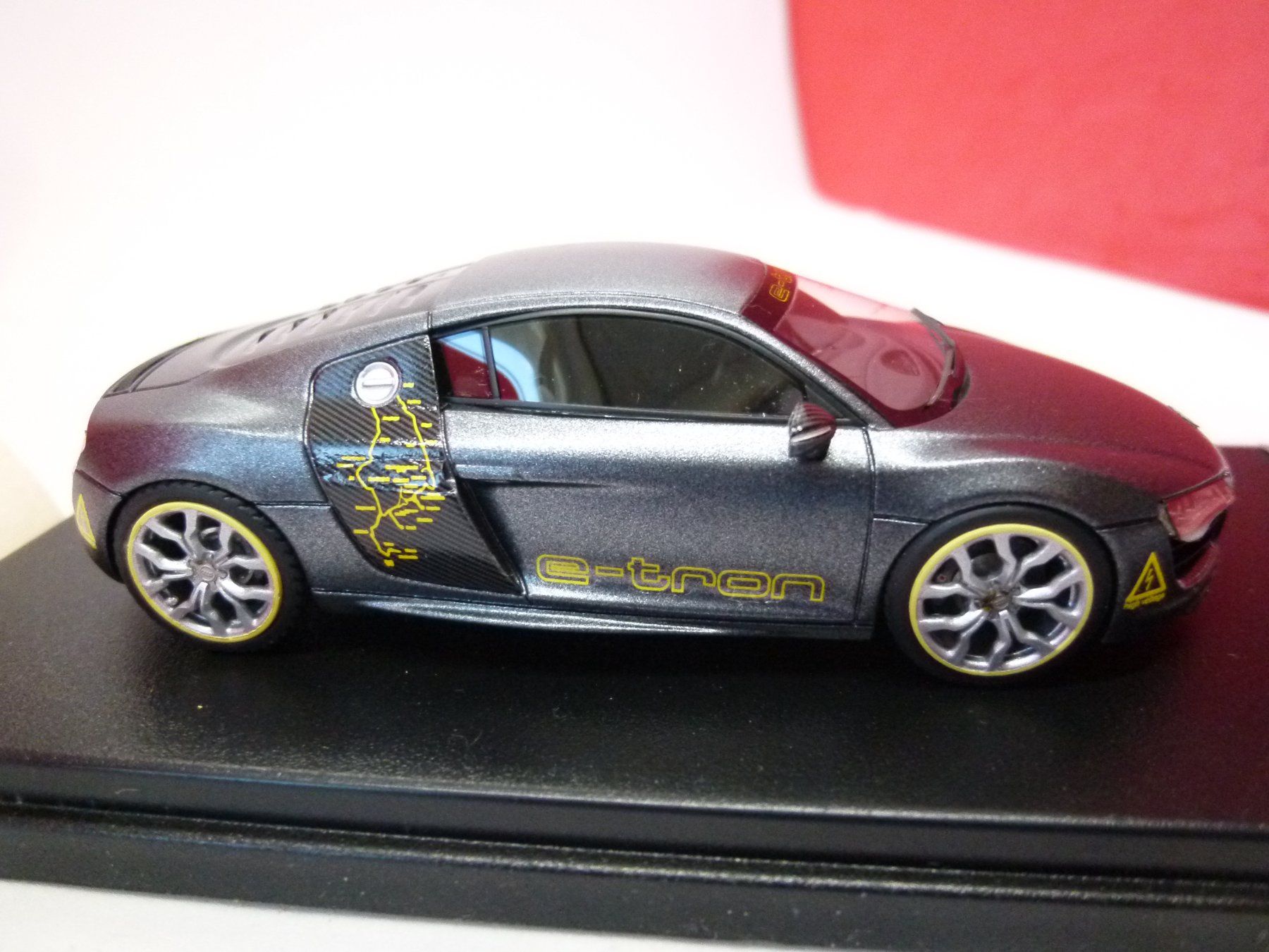 LookSmart Modellini d'auto: AUDI R8 - e-performance concept - sehr speziell - LOOKSMART – Usato da Reiden venduto da mondial2 1