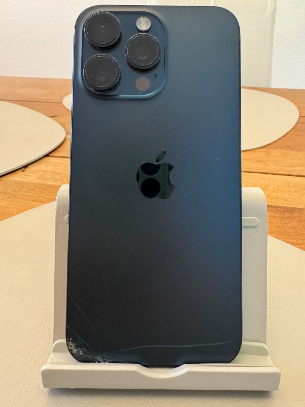 Apple Telefoni cellulari / Smartphones: iPhone 15 pro Max  256GB – Difettoso da Adliswil venduto da Busys 3