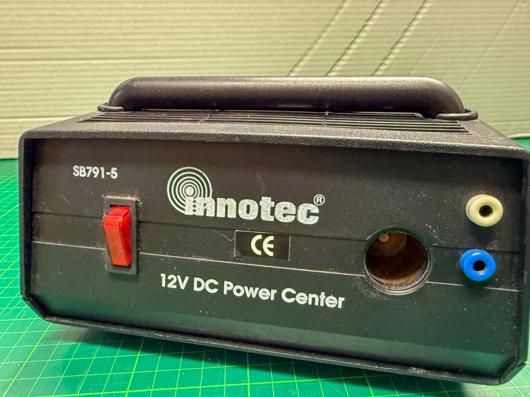 Convertitori: 12V DC Power Center Innotec SB791 – Usato da Bülach venduto da sabrista 6