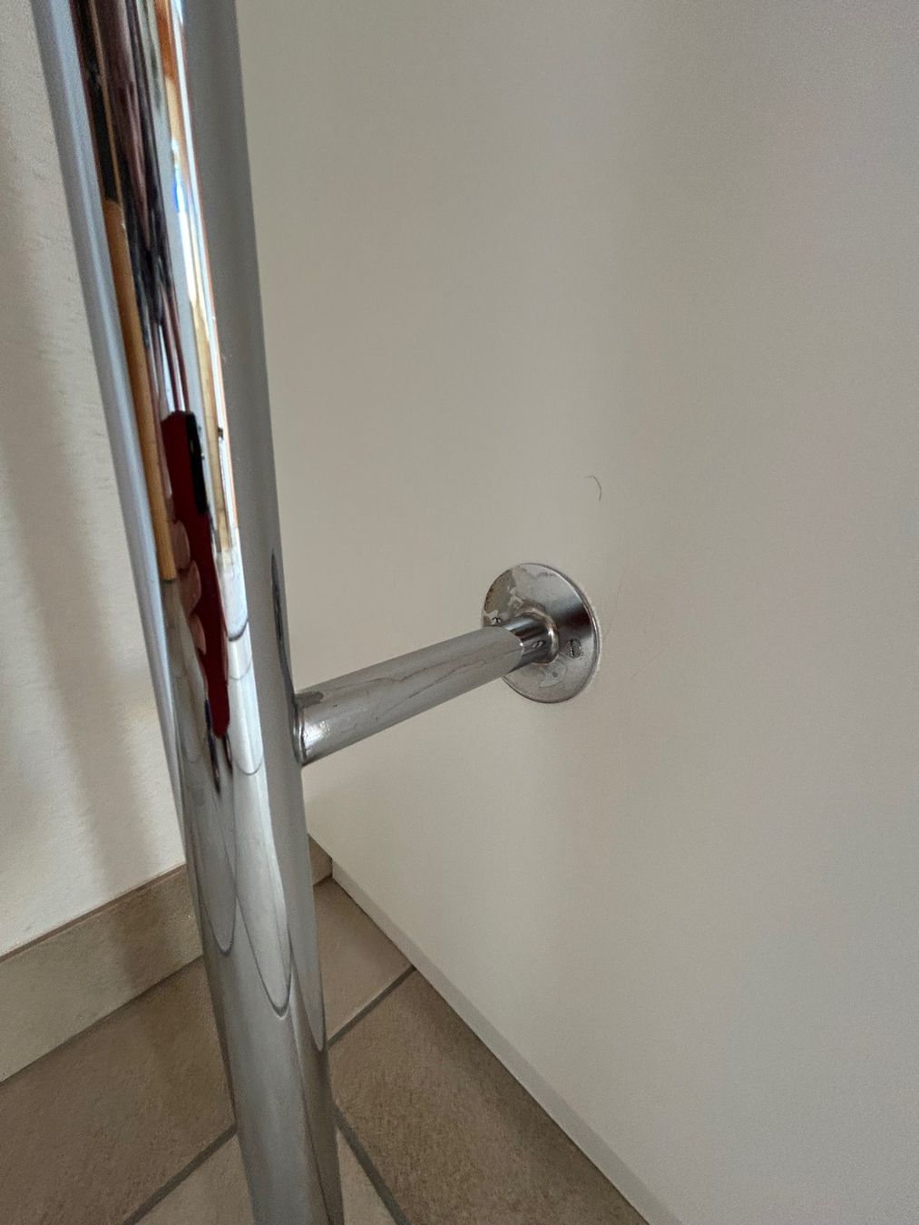 Garderobe: Garderobe Chrom stehend 2-armig gebraucht – Gebraucht aus Untereggen von mara15 3