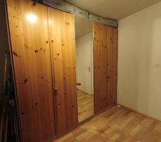 Kleiderschrank aus Holz mit Spiegeltür guter Zustand