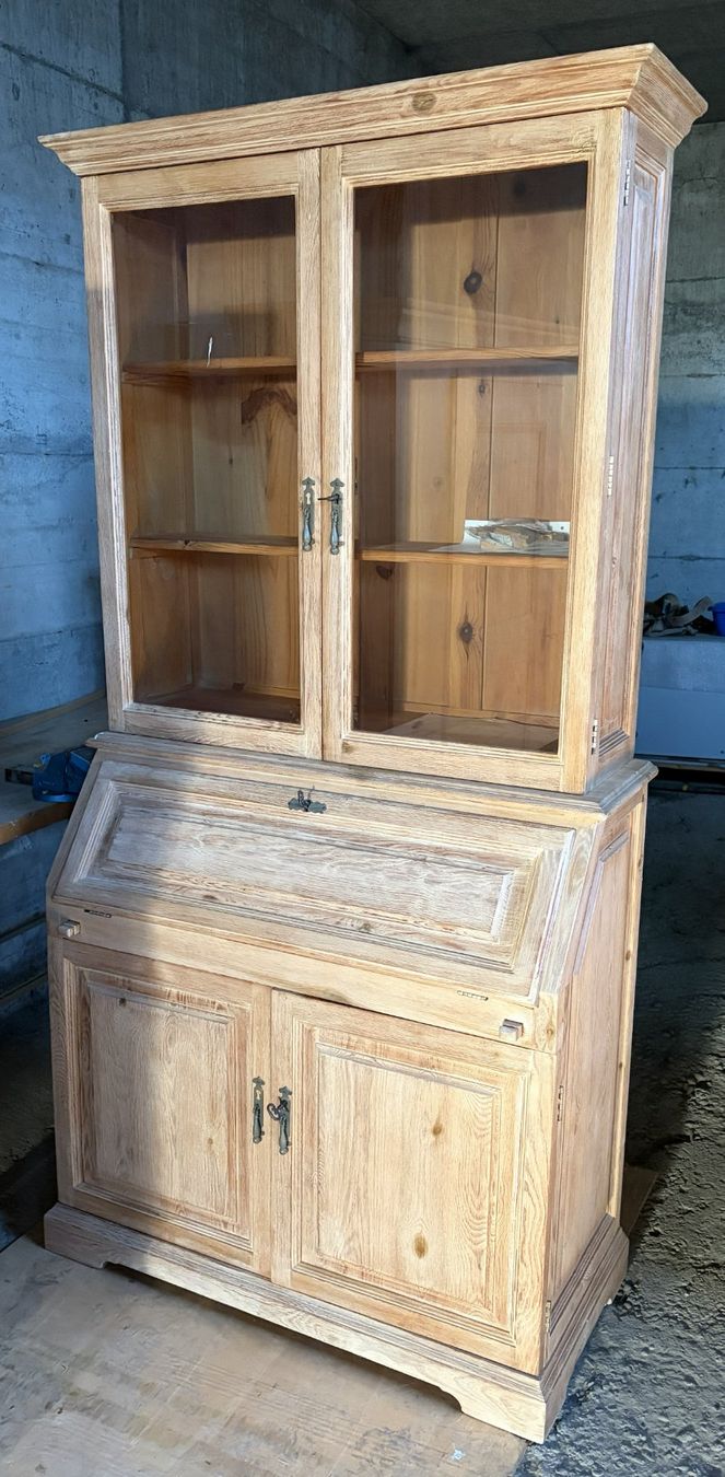 Schreibtische: Sekretär mit Vitrine – Gebraucht aus Rumisberg von ref_5dpv