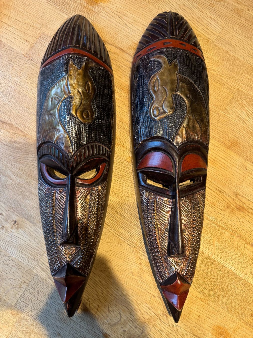 Skulpturen & Statuen: For Sale: Artisan Hand-Carved Authentic African Mask – Gebraucht aus Luzern von Antiquesonline 3