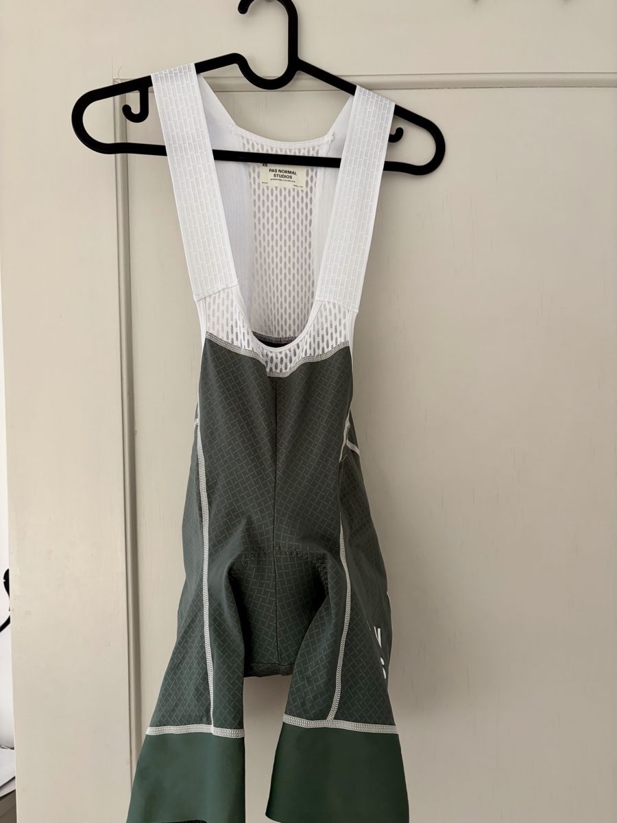 Pas Normal Studios Pantaloni: Pas Normal Studios Bib Shorts Größe XS – Usato da Zürich venduto da Duyeni_ 1