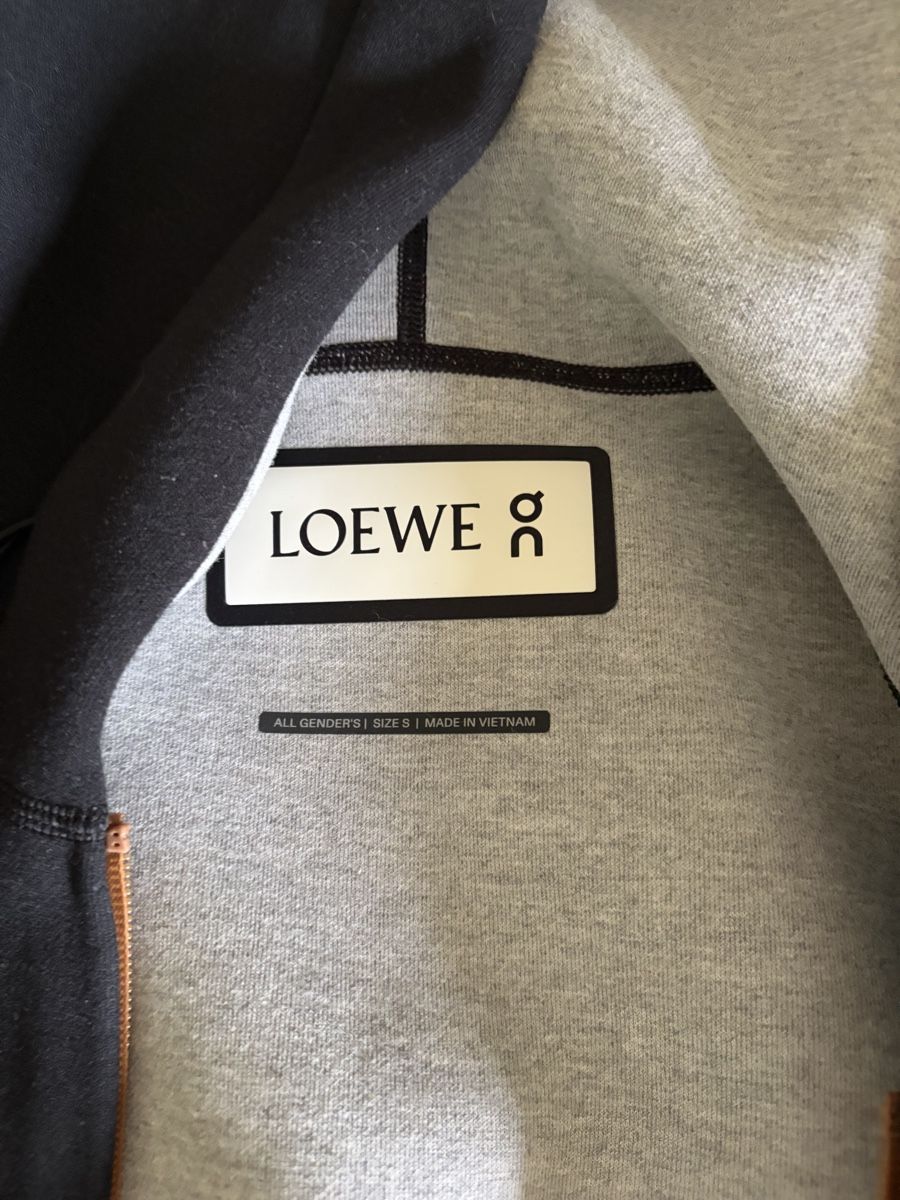 Loewe Jacken: On x LOEWE Zip Hoodie – Neu (gemäss Beschreibung) aus Zürich von fre_9w5c 2