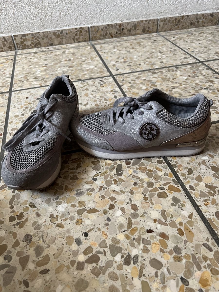 Scarpe da donna: Guess Sneaker Gr. 39, Grau, Glitzer – Usato da Bad Zurzach venduto da Heugumper7 2