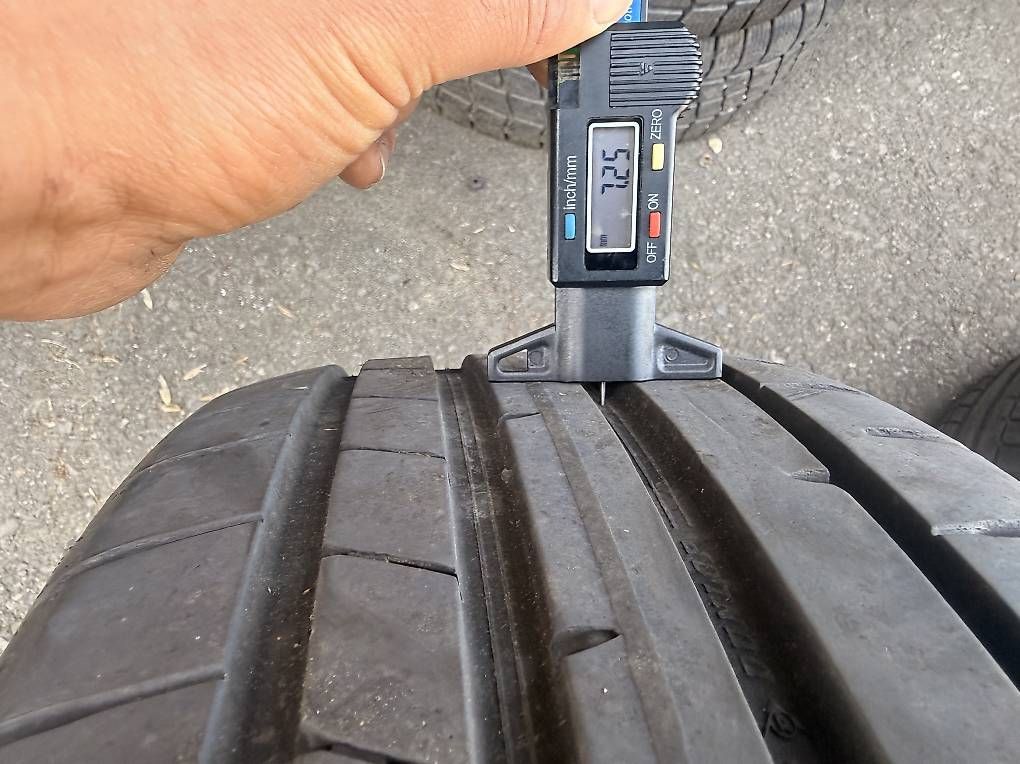 Pneus & Roues: 2 Sommerreifen 225/ 40 / 18   – D'occasion à Udligenswil par Sch2s 1