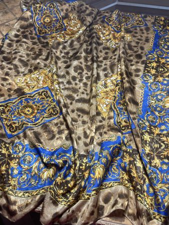 Sciarpa fantasia leopardata e barocca blu oro