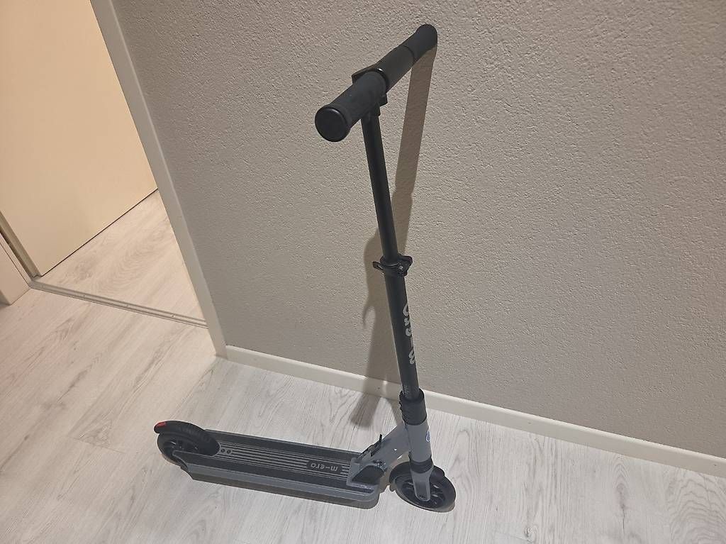 Kickboard: Micro Sprite Suspension Scooter  sehr guter Zustand – D'occasion à Zürich par Janala01