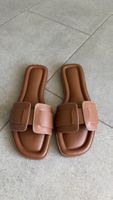 Braune Pantoletten / Sandalen