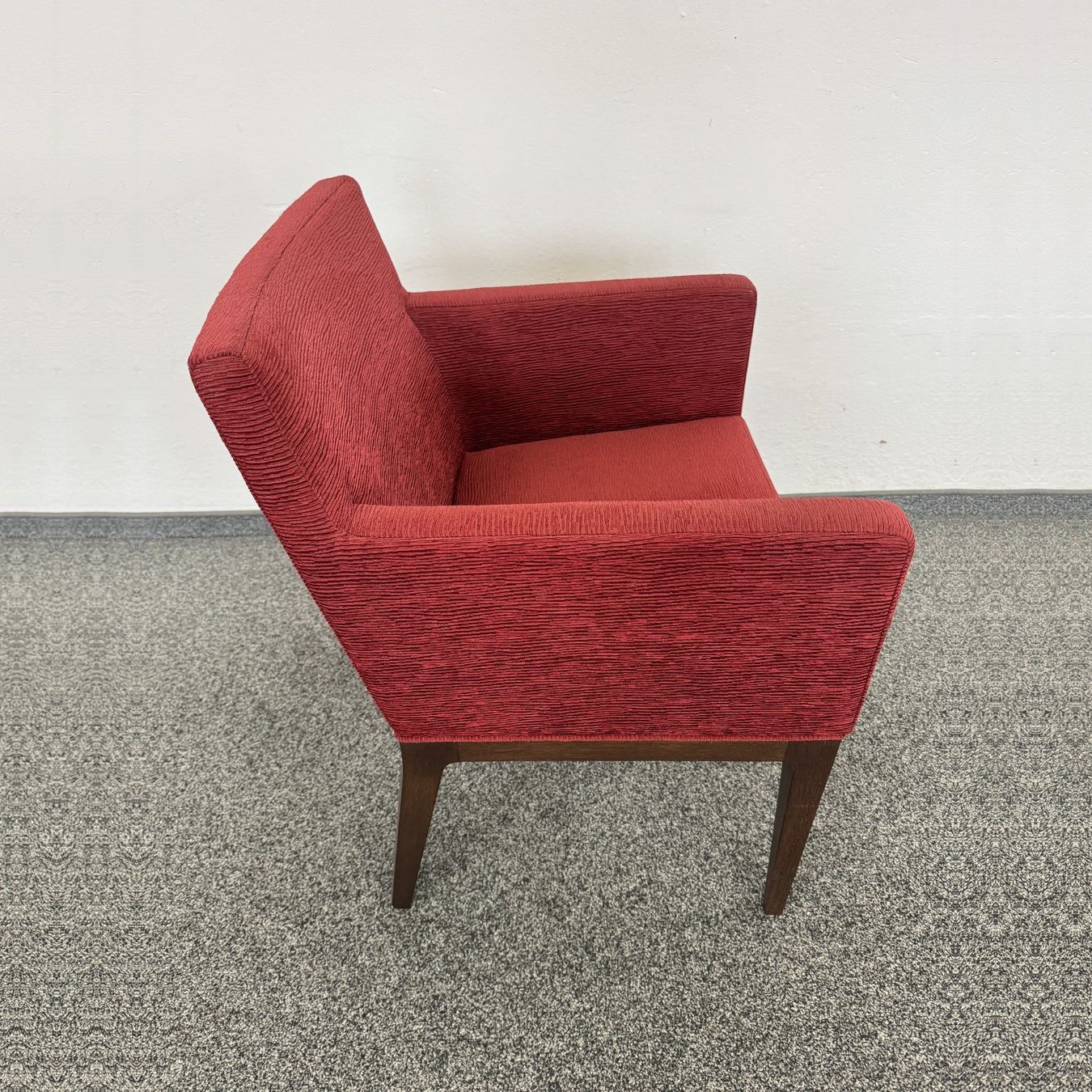 Poltrone: Accademia Eleganto Lounge-Sessel - Rot matt – Usato da Schönenwerd venduto da mcofficeshop 2